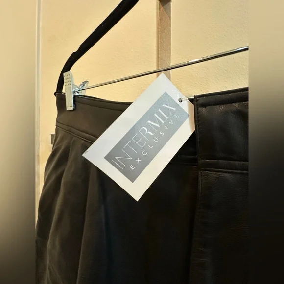 INTERMIX Black Buttery Soft Leather High Waist Shorts Sz 14